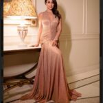 Shriya Saran Instagram - Outfit- @taruntahiliani Styled by- @sukritigrover Assisted by- @vanigupta.23 Makeup @makeupbymahendra7 Hair @yogitasheth96 @anuj16rai Photogrpaher @tejaswighagada