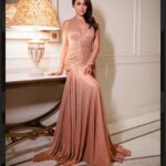 Shriya Saran Instagram - Outfit- @taruntahiliani Styled by- @sukritigrover Assisted by- @vanigupta.23 Makeup @makeupbymahendra7 Hair @yogitasheth96 @anuj16rai Photogrpaher @tejaswighagada