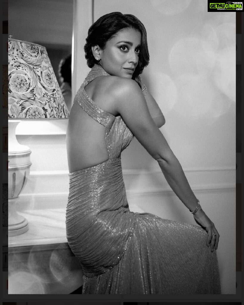 Shriya Saran Instagram - Outfit- @taruntahiliani Styled by- @sukritigrover Assisted by- @vanigupta.23 Makeup @makeupbymahendra7 Hair @yogitasheth96 @anuj16rai Photogrpaher @tejaswighagada