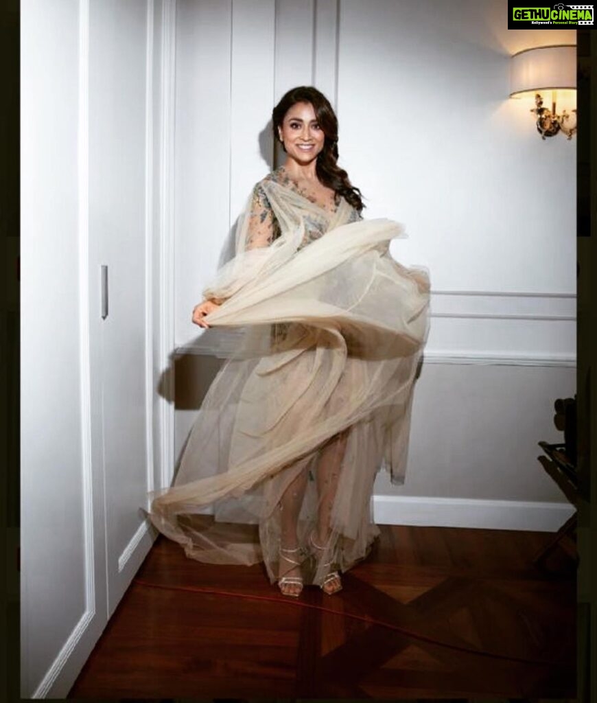 Shriya Saran Instagram - Thank you @sukritigrover for styling me for dubai Outfit- @rudrakshdwivedi Heels- @stevemaddenindia Styled by- @sukritigrover Assisted by- @vanigupta.23 Make up @makeupbymahendra7 Hair @yogitasheth96 @anuj16rai Shot by @tejaswighagada