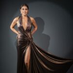 Shriya Saran Instagram - Outfit-@officialsaishashinde Jewellery- @karishma.joolry HMU- @priyanka_sherkar1 @mahendrabymahendra7 Styled by- @sukritigrover thank you , this was is special . Big hug Team- @vanigupta.23 @simrankumar19 📸- deepak_das_photography @hellomagindia