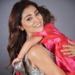 Shriya Saran Instagram - This was the best part Love you Radha All set for @pinkvilla Photographer @akshay_26 Stylist @sukritigrover Make up @makeupbymahendra7 Hair @priyanka_sherkar1 Jewellery- @varunadjani @karishma.joolry Style team - @vanigupta.23 @simrankumar19 Shoes @louboutinworld ( radhas favourite )