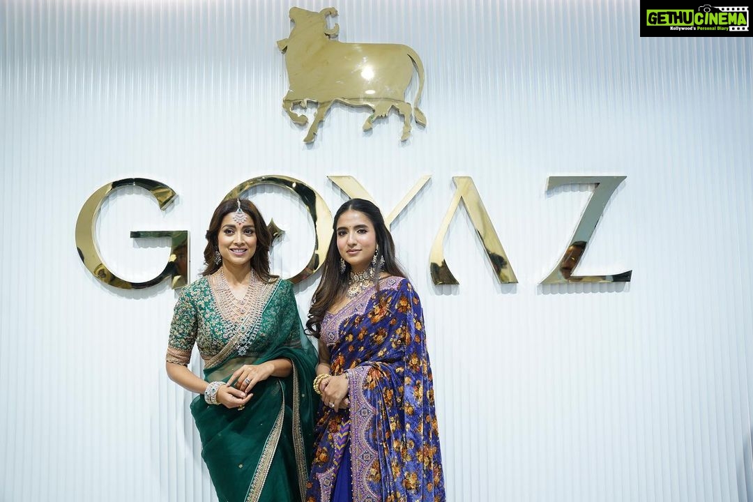 Shriya Saran Instagram - Thank you for all your love at @goyazsilverjewellery Beautiful handcrafted Jwellery . I’m going to buy them for sure . Go check them out