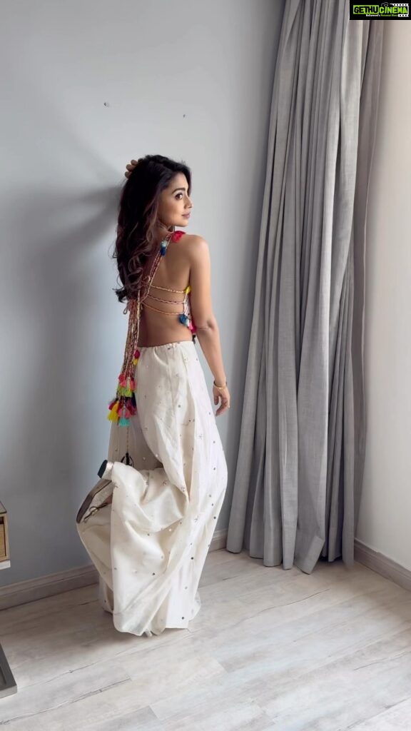 Shriya Saran Instagram - Thank you @venurasuri for this fun shoot @kabzaamovieofficial @sithara_kudige @payalsinghal @makeupbymahendra7 @priyanka_sherkar1