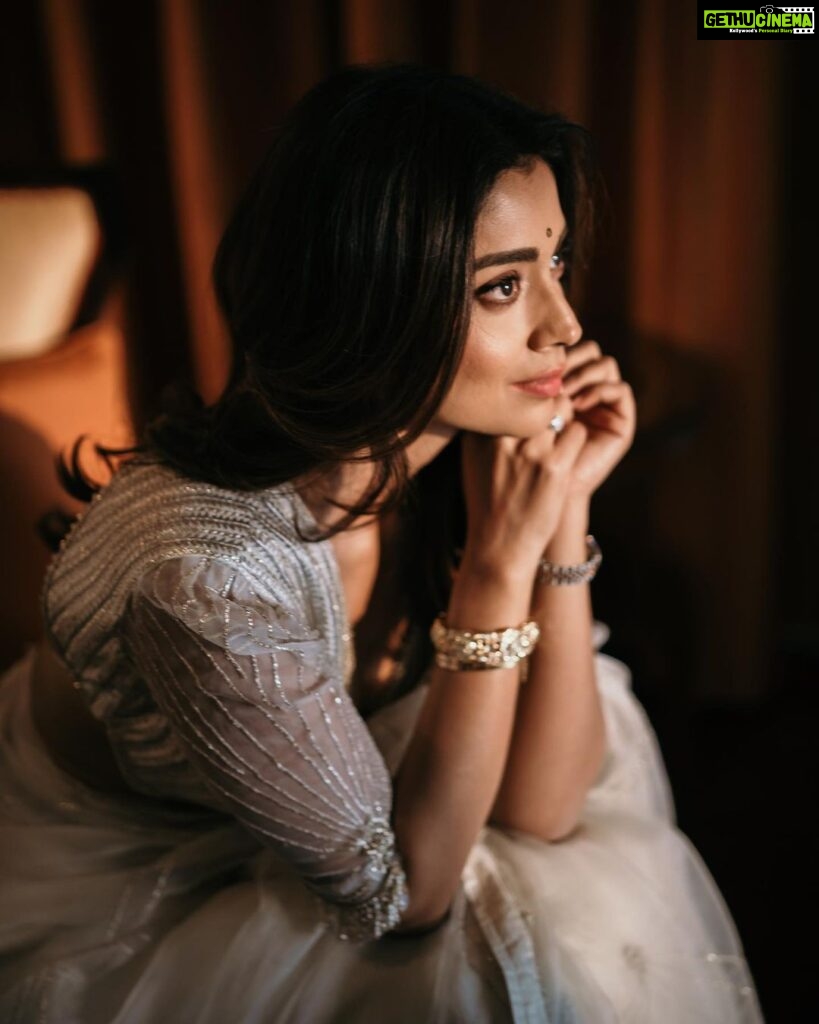 Shriya Saran Instagram - Grateful for your love @sithara_kudige @priyanka_sherkar1 @priyanka_sherkar1 @deepak_vijay_photography @kabzaamovieofficial