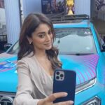 Shriya Saran Instagram - With one after the other scintillating performances, this inaugural Tata Women’s Premier League is turning out to be one of its kind😍 Being a part of its trophy drive in Bengaluru was such a great experience! 💯 Can’t wait to which team becomes the first champion of this league! Which team do you think it’ll be? @wplt20 #YehTohBasShuruatHai #TATAWPL #ad