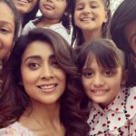 Shriya Saran Instagram – Look at us !!!! This was a fun shoot
@paparaobiyyala
@yaminifilms
Thank you
#comingsoon
First single from #musicschoolmovie will be out on April 5th to tune you back into joy.
An Ilaiyaraaja musical 🎶
#ChaduveChaduvantaaru
#PadhteJaoBaccha
#MummySollumVaarththa
Stay tuned to @adityamusic
Hitting the big screens on May 12th ✨
#ilaiyaraaja #ilaiyaraaja75 #ilaiyaraajamusic @yaminifilms @srivenkateswaracreations @dilraju.producer @pvrpictures #paparaobiyyala #musicschoolmovie @adityamusicindia @adityamusictamil @adityamusicteluguofficial @yaminibiyyala @pavijaypoet @drsagargeetkar @thisispriyamali @padmaja.07 @sarathsantoshofficial @nehagirish_
@shriya_saran1109 @sharmanjoshi
@singer_shaan @joinprakashraj
@mulay.suhasini @benjmingilani @monaambegaonkar @bugskrishna @shrikanth_iyyangar @sutradharactors @imvaquarshaikh @gracy.goswami @ozu.barua
@rohanroy_actor @vivaanmunoth @siddhiksha_childartist @karthikeyame @olivia_charan @aa.kalyani @mokshapilli @amritakanjani @shlokareddyy @pratik.baresole @angelvedaswiny_official_ @vinitasuranaofficial @ram_baresole mollyy_011 @divitwho @pranathi_mandapati @akshara_venkateshwar_ @ammudancer_official_ @sanjhi_02 @dancer_venkatesh_ @childactor_harshit
@deohanskiran @raagareddy @kmrajeev.nair @amrit.pritam_official
@deba_chang @vrsiddareddy @akshaybalsaraf
@wallsandtrends @anilandbhanu @vamsikaka
@sunnybakshiinmumbai @sanchitatrivedi @idhyahmedia