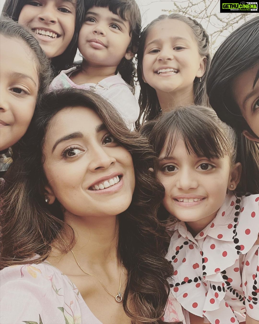 Shriya Saran Instagram - Look at us !!!! This was a fun shoot @paparaobiyyala @yaminifilms Thank you #comingsoon First single from #musicschoolmovie will be out on April 5th to tune you back into joy. An Ilaiyaraaja musical 🎶 #ChaduveChaduvantaaru #PadhteJaoBaccha #MummySollumVaarththa Stay tuned to @adityamusic Hitting the big screens on May 12th ✨ #ilaiyaraaja #ilaiyaraaja75 #ilaiyaraajamusic @yaminifilms @srivenkateswaracreations @dilraju.producer @pvrpictures #paparaobiyyala #musicschoolmovie @adityamusicindia @adityamusictamil @adityamusicteluguofficial @yaminibiyyala @pavijaypoet @drsagargeetkar @thisispriyamali @padmaja.07 @sarathsantoshofficial @nehagirish_ @shriya_saran1109 @sharmanjoshi @singer_shaan @joinprakashraj @mulay.suhasini @benjmingilani @monaambegaonkar @bugskrishna @shrikanth_iyyangar @sutradharactors @imvaquarshaikh @gracy.goswami @ozu.barua @rohanroy_actor @vivaanmunoth @siddhiksha_childartist @karthikeyame @olivia_charan @aa.kalyani @mokshapilli @amritakanjani @shlokareddyy @pratik.baresole @angelvedaswiny_official_ @vinitasuranaofficial @ram_baresole mollyy_011 @divitwho @pranathi_mandapati @akshara_venkateshwar_ @ammudancer_official_ @sanjhi_02 @dancer_venkatesh_ @childactor_harshit @deohanskiran @raagareddy @kmrajeev.nair @amrit.pritam_official @deba_chang @vrsiddareddy @akshaybalsaraf @wallsandtrends @anilandbhanu @vamsikaka @sunnybakshiinmumbai @sanchitatrivedi @idhyahmedia