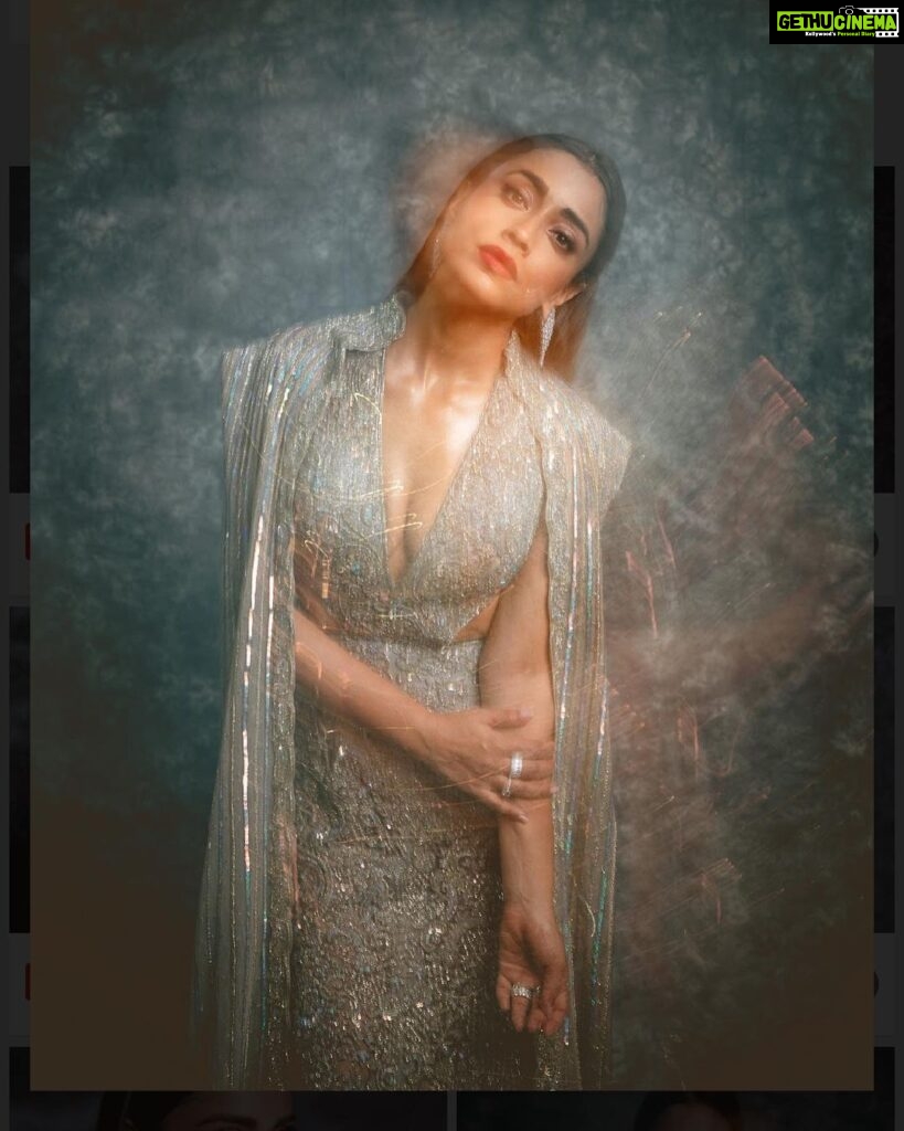 Shriya Saran Instagram - Outfit- @dlmayaofficial Jewellery- @hybajewels @karishma.joolry Makeup- @makeupbymahendra7 Hair- @yogitasheth96 Photographer- deepak_das_photography For @realbollywoodhungama