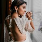 Shriya Saran Instagram - @shriya_saran1109 . Pc : @_dee_jay_r @deepak_vijay_photography Wearing @sithara_kudige @makeupbymahendra7 @priyanka_sherkar1 Jwellery @kushalsfashionjewellery