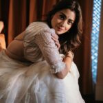 Shriya Saran Instagram - @shriya_saran1109 . Pc : @_dee_jay_r @deepak_vijay_photography Wearing @sithara_kudige @makeupbymahendra7 @priyanka_sherkar1 Jwellery @kushalsfashionjewellery