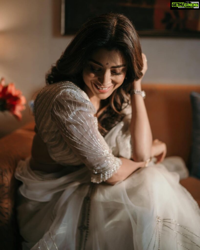 Shriya Saran Instagram - All set for @kabzaamovieofficial screening @rchandrumovies Wearing @sithara_kudige Photographer @deepak_vijay_photography Hair @priyanka_sherkar1 Make up @makeupbymahendra7