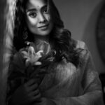 Shriya Saran Instagram - Art in pictures Thank you @deepak_vijay_photography I was absolutely exhausted when we shot these . But @deepak_vijay_photography has a way of finding some thing special in every frame Big hug to @sithara_kudige Make up @makeupbymahendra7 Hair @priyanka_sherkar1 My manager , producer @media9manoj Beautiful Jwellery @kushalsfashionjewellery