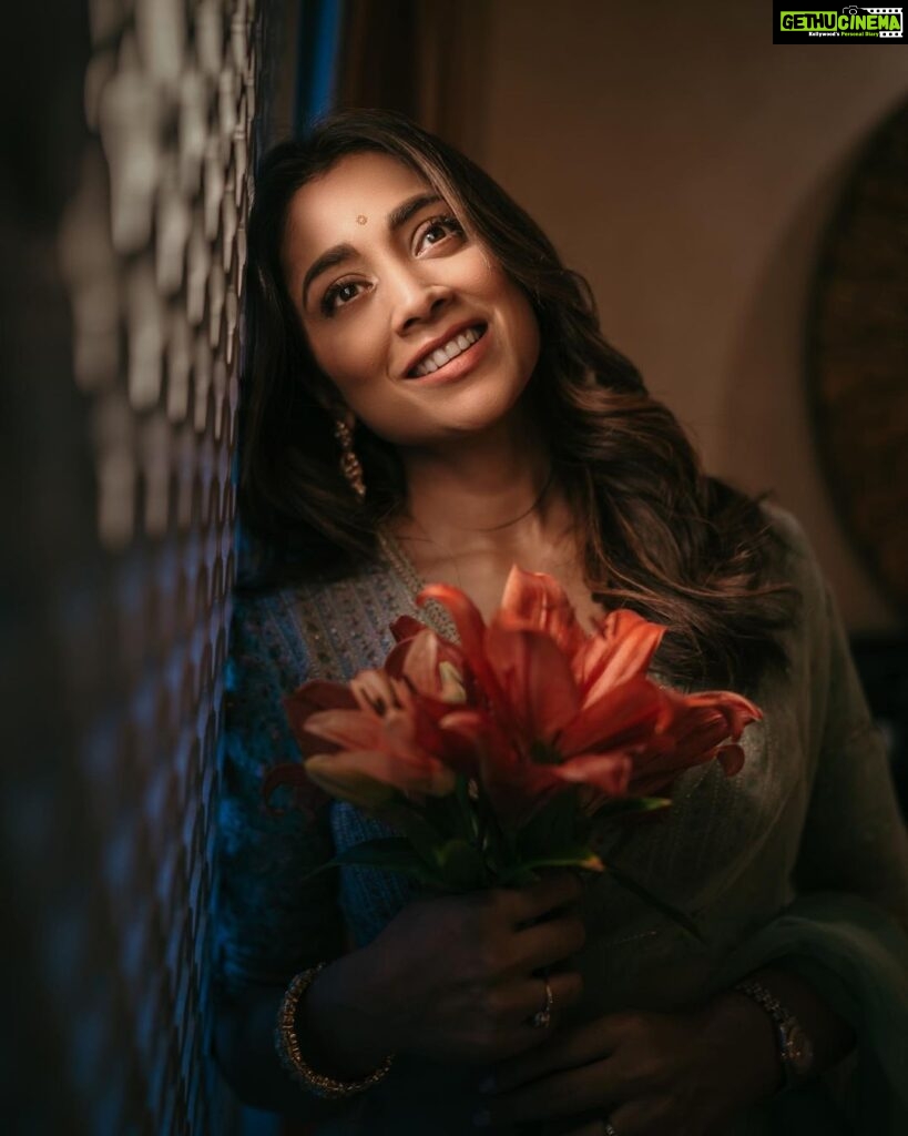 Shriya Saran Instagram - Shot with the amazing @deepak_vijay_photography he makes pictures look like a painting . You are an artist . Thank you @ajshetty for connecting us Wearing @sithara_kudige mint green saree . @kabzaamovieofficial @makeupbymahendra7 @priyanka_sherkar1 Jwellery @kushalsfashionjewellery