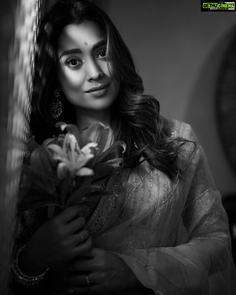 Shriya Saran Instagram - Shot with the amazing @deepak_vijay_photography he makes pictures look like a painting . You are an artist . Thank you @ajshetty for connecting us Wearing @sithara_kudige mint green saree . @kabzaamovieofficial @makeupbymahendra7 @priyanka_sherkar1 Jwellery @kushalsfashionjewellery