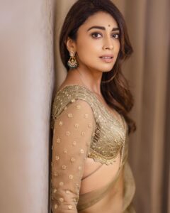 Shriya Saran Instagram - Thank you @sithara_kudige for creating these beautiful outfits . Love your sarees and absolutely love your blouses . They are perfect 

Thank you @arunprasath_photography for taking time out and shooting these pictures . 
Make up @mukeshpatilmakeup 
Hair @priyanka_sherkar1 

For @kabzaamovieofficial promotions 

@kabzaamovieofficial releasing on the 17 th of March