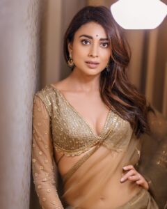 Shriya Saran Instagram - Thank you @sithara_kudige for creating these beautiful outfits . Love your sarees and absolutely love your blouses . They are perfect 

Thank you @arunprasath_photography for taking time out and shooting these pictures . 
Make up @mukeshpatilmakeup 
Hair @priyanka_sherkar1 

For @kabzaamovieofficial promotions 

@kabzaamovieofficial releasing on the 17 th of March