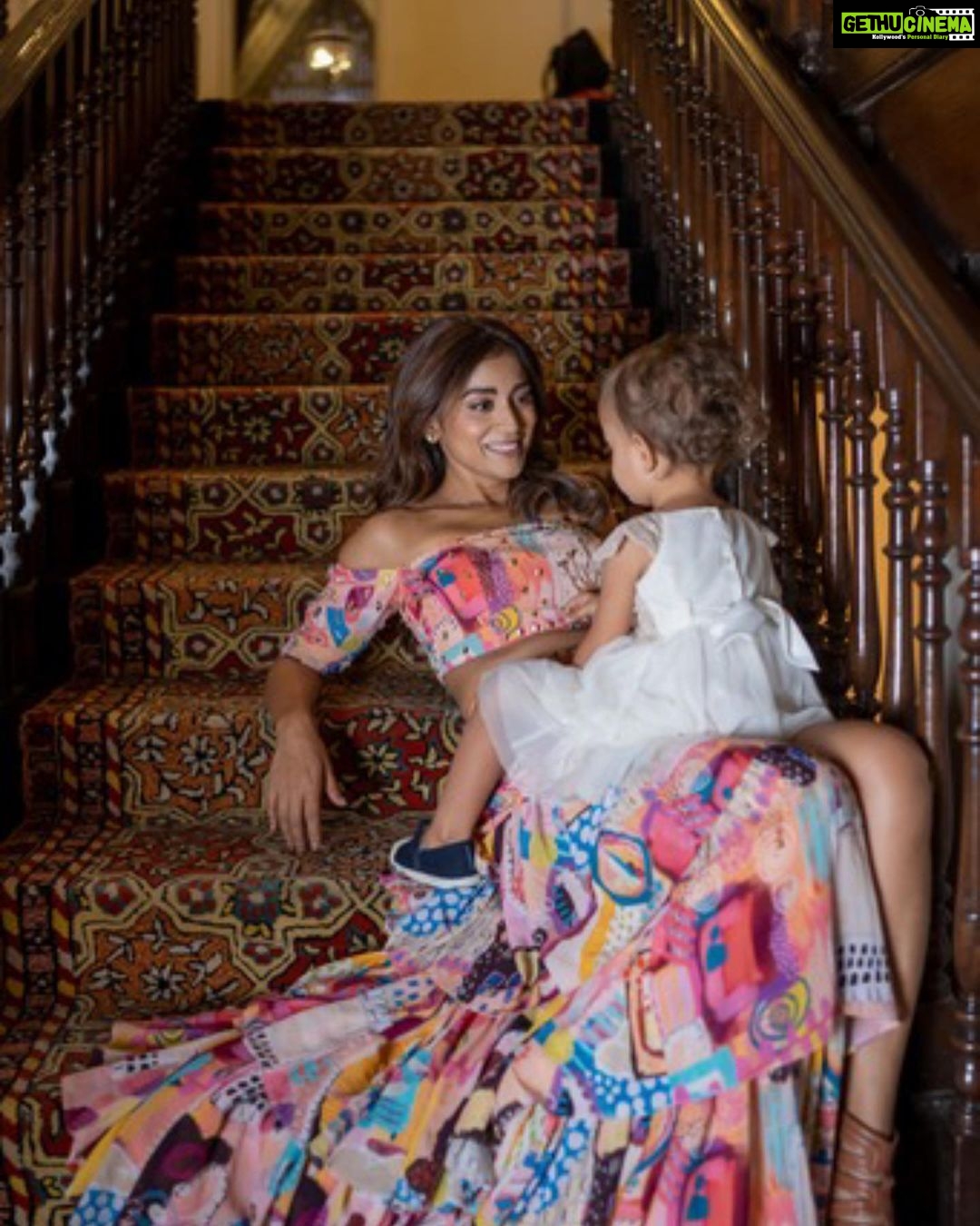 Shriya Saran - 473.8K Likes - Thank you @portraits_by_sinjita for capturing me with radha . Precious
Wearing @payalsinghal for @kabzaamovieofficial promotions .
We decided to bring Radha in for some pictures .
Make up @makeupbymahendra7
Hair @yogitasheth96