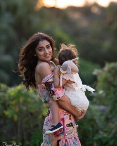 Shriya Saran Instagram - Thank you @portraits_by_sinjita for capturing me with radha . Precious 
Wearing @payalsinghal for @kabzaamovieofficial promotions . 
We decided to bring Radha in for some pictures . 
Make up @makeupbymahendra7 
Hair @yogitasheth96