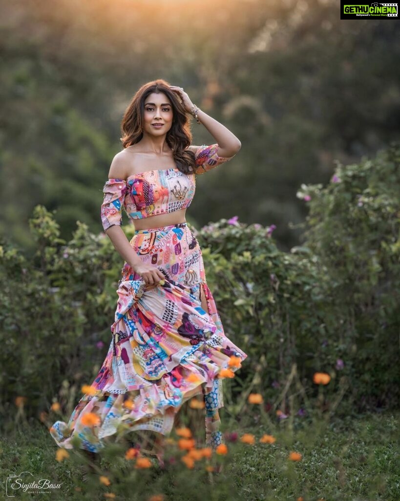 Shriya Saran Instagram - Thank you @portraits_by_sinjita for these beautiful pictures . I met her casually at breakfast table . And we decided to shoot . So glad we shot these . We should shoot more . Sending you lots of love Wearing @payalsinghal for @kabzaamovieofficial Make up @makeupbymahendra7 Hair @yogitasheth96 @media9manoj