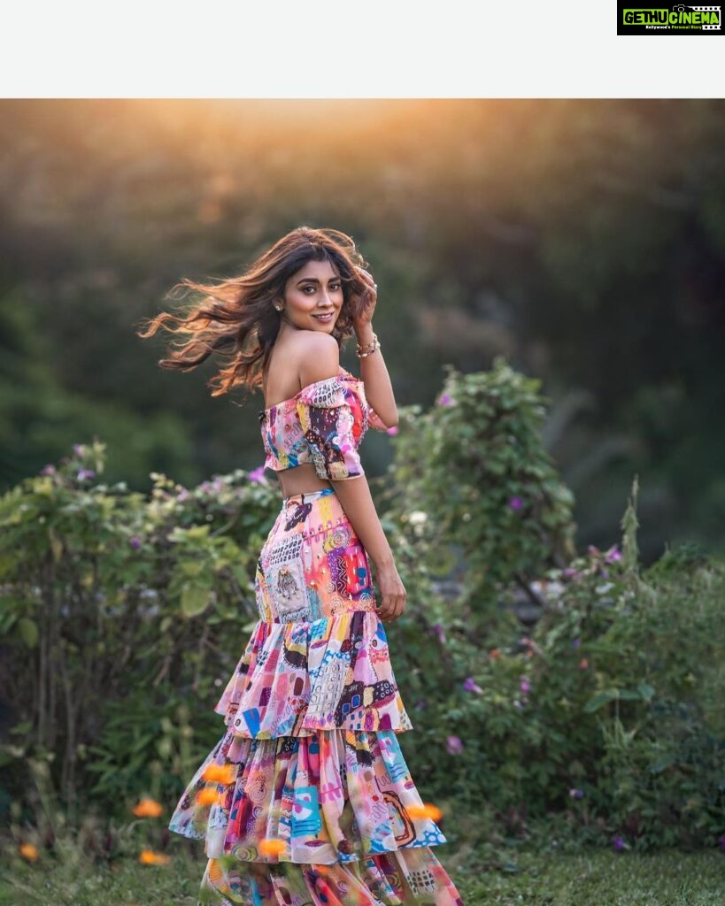 Shriya Saran Instagram - Thank you @portraits_by_sinjita for these beautiful pictures . I met her casually at breakfast table . And we decided to shoot . So glad we shot these . We should shoot more . Sending you lots of love Wearing @payalsinghal for @kabzaamovieofficial Make up @makeupbymahendra7 Hair @yogitasheth96 @media9manoj