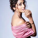 Shriya Saran Instagram - Outfit @gauriandnainika Make up @makeupbymahendra7 Hair @yogitasheth96 Photographer @venurasuri Nails @_teasedrybar