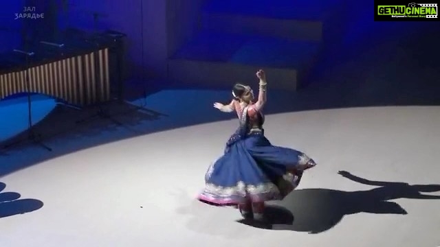 Shriya Saran Instagram - Another part of kathak in Moscow Choreographed by @nutanpatwardhan Costume @rajattangriofficial #kathak #dance #stage