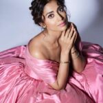 Shriya Saran Instagram - Thank you @gauriandnainika for this absolutely stunning outfit for #musicschool promotions Make up @makeupbymahendra7 Hair @yogitasheth96 Photographer @venurasuri
