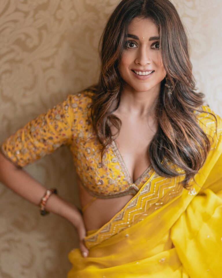 Shriya Saran Instagram - Thank you @sithara_kudige for this stunning yellow saree. I absolutely love it . Thank you @praveenmakeup @priyanka_sherkar1 for hair make up Thank you @arunprasath_photography for pictures. Thank you @rchandrumovies for making me part of @kabzaamovieofficial