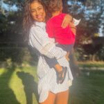 Shriya Saran Instagram – Happy birthday Radha . Thank you for choosing me as your mom,
Thank you for teaching me so much every day . 
I love you 😘 
We all love you