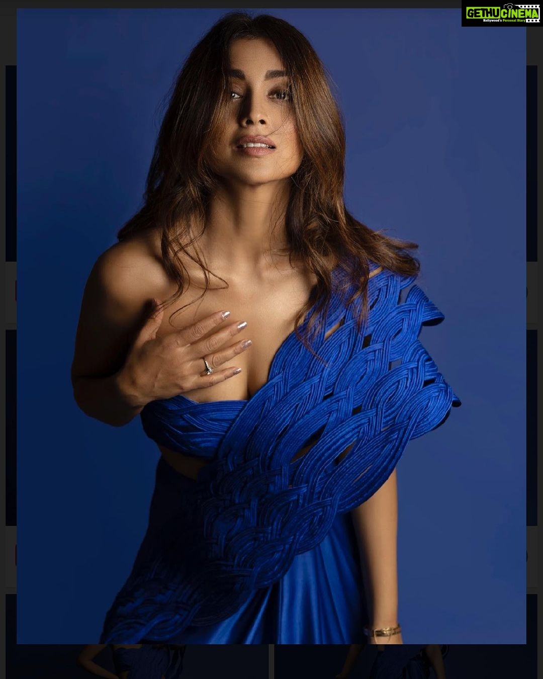 Shriya Saran Instagram - Thank you, Grateful π Outfit- @rimzimdaduofficial Jewellery- @misho_designs Styled by- @anishagandhi3 & @rochelledsa Photography- @harshphotography11 Make up @praveenmakeup Hair @priyanka_sherkar1