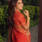 Shriya Saran Instagram - Everyone loves seeing Shriya and her relationship with Radha on her Instagram. She speaks very fondly of her as she says, “‘The mother’ has changed everything in me. Radha is everything to me. She’s my life, she’s my sunshine." . Actress - Shriya Saran @shriya_saran1109 Magazine - L’utopia Magazine @lutopiamagazine  Founder/Editor-in-chief - Aparajita Jaiswal @davis_griffo Co-founder - Rahul Kumar @thewildstallion.in Outfit: @trisvaraa  Earrings and Necklace:@the_chandi_studio  Bangles and Rings: @rubans.in Photographer: Rahul Kumar @thewildstallion.in Stylist : @suraj_singhamour  Videographer: @mr.nee_khill  Makeup: @makeupbymahendra7 Hair: @priyanka_sherkar1 Styling asst: @khuusshhbboo PR Agency: @hypenq_pr Photo Editor: @hqbe_retouch Video Editor: @im_akashargade Location - @holidayinnmumbai  . . . . #celebritycover #magazinecover #cover #magazine #actress #celebrity #press #media #coverstory #feature #publish #lutopia #lutopiamagazine #model Holiday Inn Mumbai International Airport