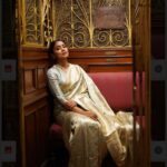 Shriya Saran Instagram - Lost in the world of @kabzaamovieofficial Dop @ajshetty Make up @makeupbymahendra7 Hair @priyanka_sherkar1 Outfit @sithara_kudige Thank you @kabzaamovieofficial @gajraj_jewellers