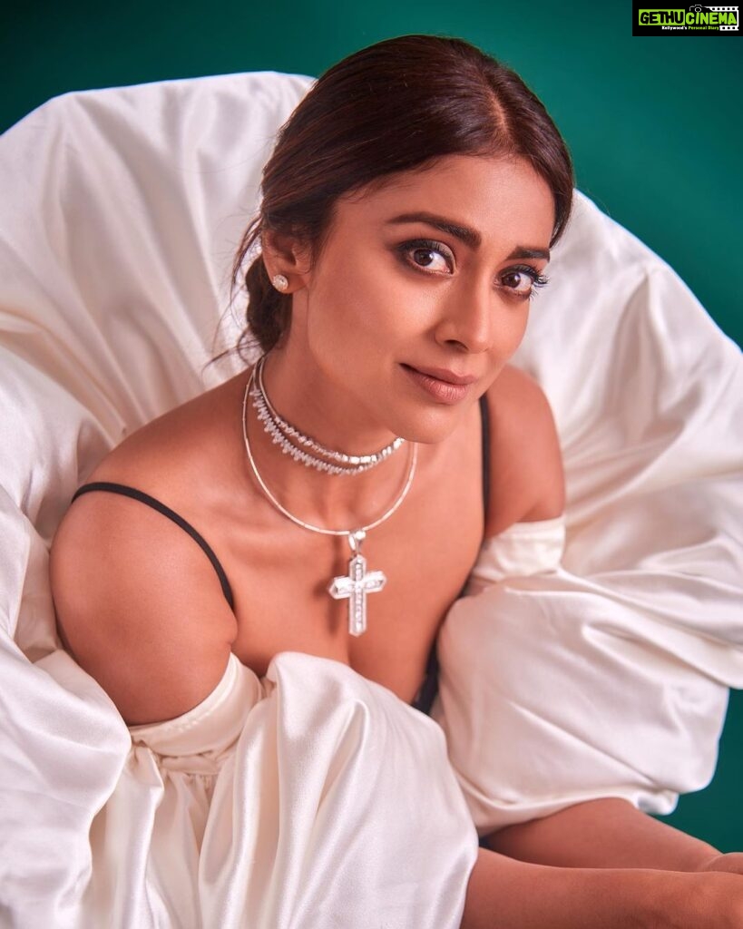 Shriya Saran Instagram - Outfit: @markbumgarner love Thai outfit . It’s fab Jewellery: @karishma.joolry Styled by: @sukritigrover this one is absolutely sexy Styling Team: @simrankumar19 @vanigupta.23 Photographer @akshay_26 Thank you for these amazing pictures . Love how you have captured the moment . Make up @sakpalnilesh267 Thank you ❤️ Hair @yogitasheth96 ❤️