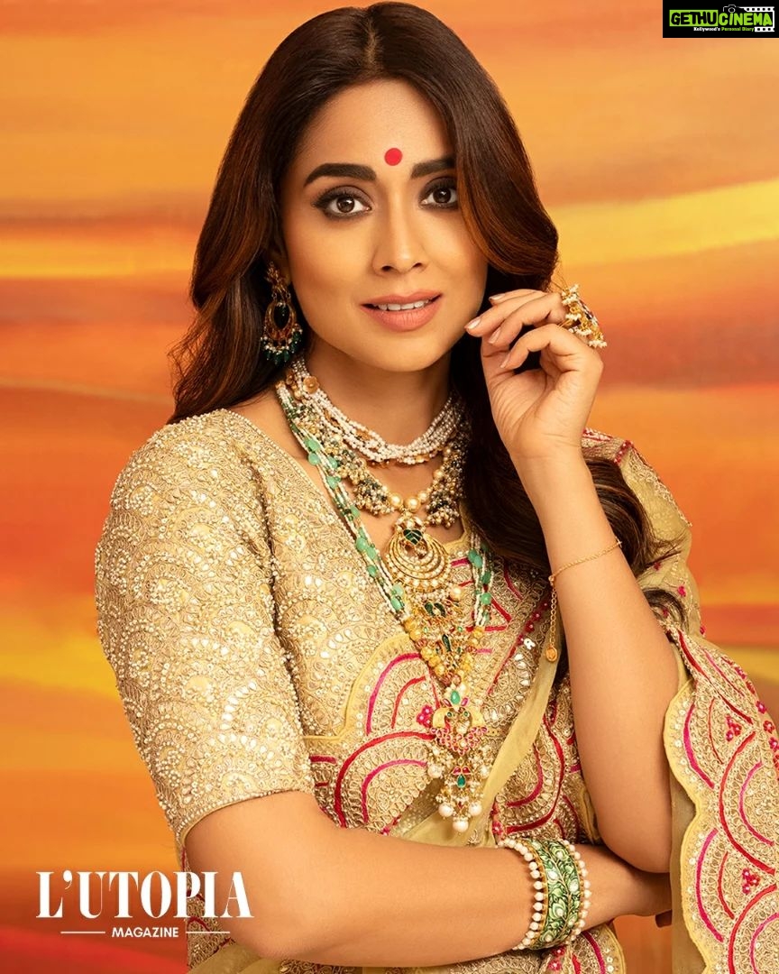 Shriya Saran Instagram - Today’s world and today’s cinema is perceivably about beauty and the visual arts. Shriya Saran talks about going back to her pre-pregnancy shape, being a public figure. . Actress - Shriya Saran @shriya_saran1109 Magazine - L’utopia Magazine @lutopiamagazine Founder/Editor-in-chief - Aparajita Jaiswal @davis_griffo Co-founder - Rahul Kumar @thewildstallion.in Outfit: @faabiianaofficial Jewellery: @the_chandi_studio Photographer: Rahul Kumar @thewildstallion.in Stylist : @suraj_singhamour Videographer: @mr.nee_khill Makeup: @makeupbymahendra7 Hair: @priyanka_sherkar1 Styling asst: @khuusshhbboo PR Agency: @hypenq_pr Photo Editor: @hqbe_retouch Video Editor: @im_akashargade Location - @holidayinnmumbai . . . . #celebritycover #magazinecover #cover #magazine #actress #celebrity #press #media #coverstory #feature #publish #lutopia #lutopiamagazine #model Mumbai - मुंबई