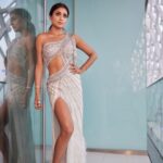 Shriya Saran Instagram – Wearing @monishajaising styled by @sukritigrover 
Make up by amazing @makeupbymahendra7 
For @iifa 
It’s always fun to be at @iifa 

Photography: @anoop.devaraj
Photography Team: @dhirajsmahajan