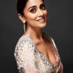 Shriya Saran Instagram – Thank you @falgunishanepeacockindia for this absolutely amazing saree for @kabzaamovieofficial movie music launch 

Thank you @rchandrumovies for making me part of your vision 
Thank you @nimmaupendra for being so so amazing in the movie and so so fabulous in real life . 

Photographer @venurasuri 
Make up @makeupbymahendra7 
Hair @priyanka_sherkar1 
@media9manoj