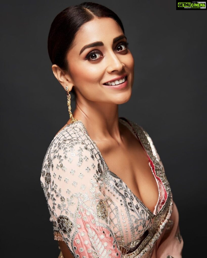 Shriya Saran Instagram - Thank you @falgunishanepeacockindia for this absolutely amazing saree for @kabzaamovieofficial movie music launch Thank you @rchandrumovies for making me part of your vision Thank you @nimmaupendra for being so so amazing in the movie and so so fabulous in real life . Photographer @venurasuri Make up @makeupbymahendra7 Hair @priyanka_sherkar1 @media9manoj