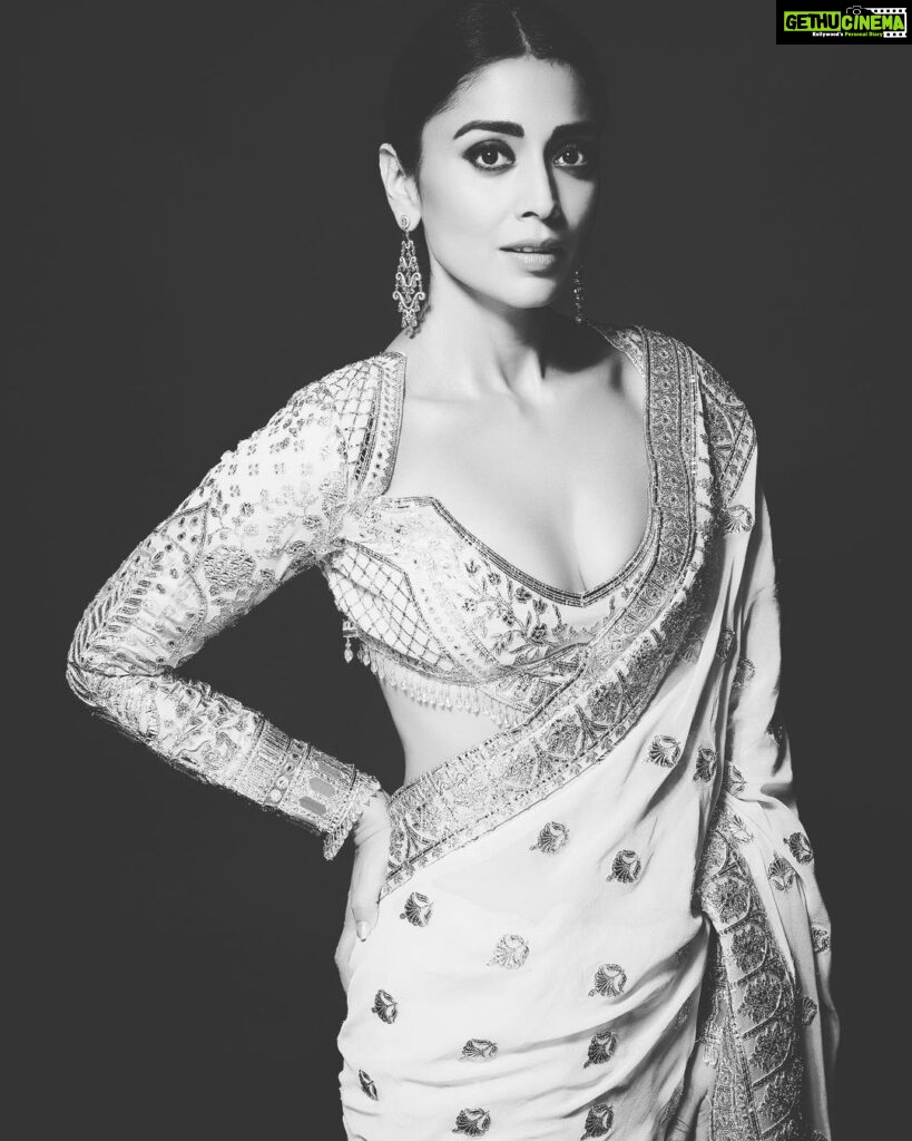 Shriya Saran Instagram - Thank you @falgunishanepeacockindia for this absolutely amazing saree for @kabzaamovieofficial movie music launch Thank you @rchandrumovies for making me part of your vision Thank you @nimmaupendra for being so so amazing in the movie and so so fabulous in real life . Photographer @venurasuri Make up @makeupbymahendra7 Hair @priyanka_sherkar1 @media9manoj