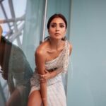 Shriya Saran Instagram – Wearing @monishajaising styled by @sukritigrover 
Make up by amazing @makeupbymahendra7 
For @iifa 
It’s always fun to be at @iifa 

Photography: @anoop.devaraj
Photography Team: @dhirajsmahajan