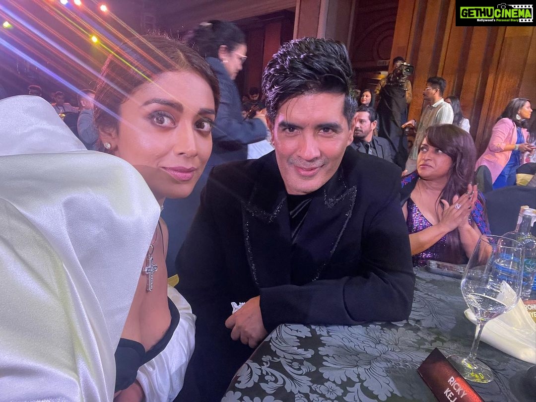 Shriya Saran Instagram - Just like that , Sending you love light and happiness , @manishmalhotraworld @manishmalhotra05