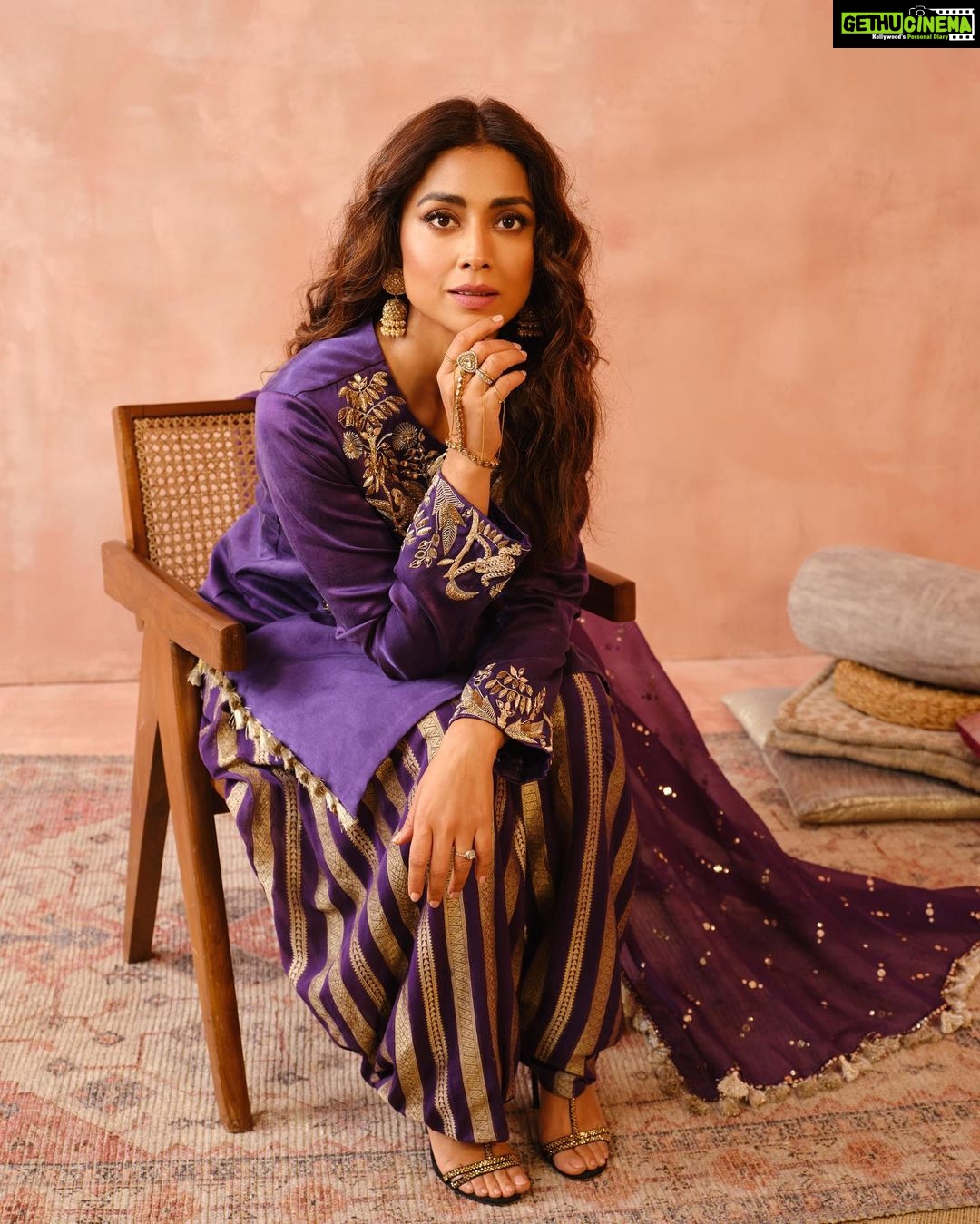 Shriya Saran Instagram - ๐ ๐ผ๐ฑ๐ฒ๐ฟ๐ป ๐ ๐๐ด๐ต๐ฎ๐น๐ | ๐๐๐ ๐๐ ๐๐๐ค๐ฃ ๐๐๐๐ฉ๐๐ค๐ฃ โ @shriya_saran1109 ๐ช๐ด ๐ฐ๐ฏ๐ฆ ๐ฐ๐ง ๐ต๐ฉ๐ฆ ๐ค๐ฐ๐ฐ๐ญ๐ฆ๐ด๐ต ๐จ๐ช๐ณ๐ญ๐ด ๐บ๐ฐ๐ถโ๐ญ๐ญ ๐ฆ๐ท๐ฆ๐ณ ๐ค๐ฐ๐ฎ๐ฆ ๐ข๐ค๐ณ๐ฐ๐ด๐ด โ ๐ด๐ฉ๐ฆ ๐ช๐ด ๐ฑ๐ญ๐ข๐บ๐ง๐ถ๐ญ, ๐ง๐ถ๐ฏ, ๐ช๐ฏ๐ฅ๐ช๐ท๐ช๐ฅ๐ถ๐ข๐ญ๐ช๐ด๐ต๐ช๐ค ๐ข๐ฏ๐ฅ ๐ธ๐ฆ๐ข๐ณ๐ด ๐ฉ๐ฆ๐ณ ๐ฉ๐ฆ๐ข๐ณ๐ต ๐ฐ๐ฏ ๐ฉ๐ฆ๐ณ ๐ด๐ญ๐ฆ๐ฆ๐ท๐ฆ๐ด. ๐๐ฉ๐ฆ ๐ด๐ธ๐ฆ๐ข๐ณ๐ด ๐ฃ๐บ ๐๐ ๐ง๐ฐ๐ณ ๐ฉ๐ฆ๐ณ ๐ฐ๐ง๐ง-๐ฅ๐ถ๐ต๐บ ๐ด๐ต๐บ๐ญ๐ฆ. ๐๐ฆ๐ณ ๐ฑ๐ฆ๐ณ๐ด๐ฐ๐ฏ๐ข๐ญ ๐ด๐ต๐บ๐ญ๐ฆ ๐ช๐ด ๐ท๐ฆ๐ณ๐บ ๐ฎ๐ฐ๐ฅ๐ฆ๐ณ๐ฏ, ๐ข๐ฏ๐ฅ ๐ต๐ฉ๐ข๐ตโ๐ด ๐ธ๐ฉ๐ข๐ต ๐ธ๐ฆโ๐ท๐ฆ ๐ต๐ณ๐ช๐ฆ๐ฅ ๐ต๐ฐ ๐ค๐ข๐ฑ๐ต๐ถ๐ณ๐ฆ ๐ธ๐ช๐ต๐ฉ ๐ต๐ฉ๐ช๐ด ๐ค๐ข๐ฎ๐ฑ๐ข๐ช๐จ๐ฏ.โ โ ๐๐ข๐บ๐ข๐ญ ๐๐ช๐ฏ๐จ๐ฉ๐ข๐ญ Shriya Saran Purple satin embroidered kurta with georgette banarasi gold stripe salwar and mukaish organza dupatta, from the SSโ23 โModern Mughalsโ collection. ๐ก๐ข๐ช ๐๐ฉ๐๐๐๐๐๐๐ ๐ข๐ก๐๐๐ก๐ at www.payalsinghal.com ๐๐ป๐ฑ ๐ฎ๐ ๐๐ต๐ฒ ๐ป๐ฒ๐๐น๐ ๐น๐ฎ๐๐ป๐ฐ๐ต๐ฒ๐ฑ ๐๐ฎ๐น๐ฎ ๐๐ต๐ผ๐ฑ๐ฎ ๐ฆ๐๐ผ๐ฟ๐ฒ: Payal Singhal, Ground Floor, Bhogilal Hargovindas Bldg, 18/20, K Dubash Marg, Kala Ghoda, Fort, Mumbai, 400018 For shopping assistance: Email: cs@payalsinghal.com Call/WhatsApp: +91 9321578764 Jewellery @tyaanijewellery Shot by @porus.vimadalal Styled by @prayag.menon HMU by @inherchair #PSatKG #PSFullCircle #NewCollection #StoreLaunch #ModernMughals #PSIcons #MuseMagic #NewLaunch #PSBride #PSGirlsAroundTheWorld #FittedLehenga #Indowestern #Royal #PurpleLove #ShriyaSaran