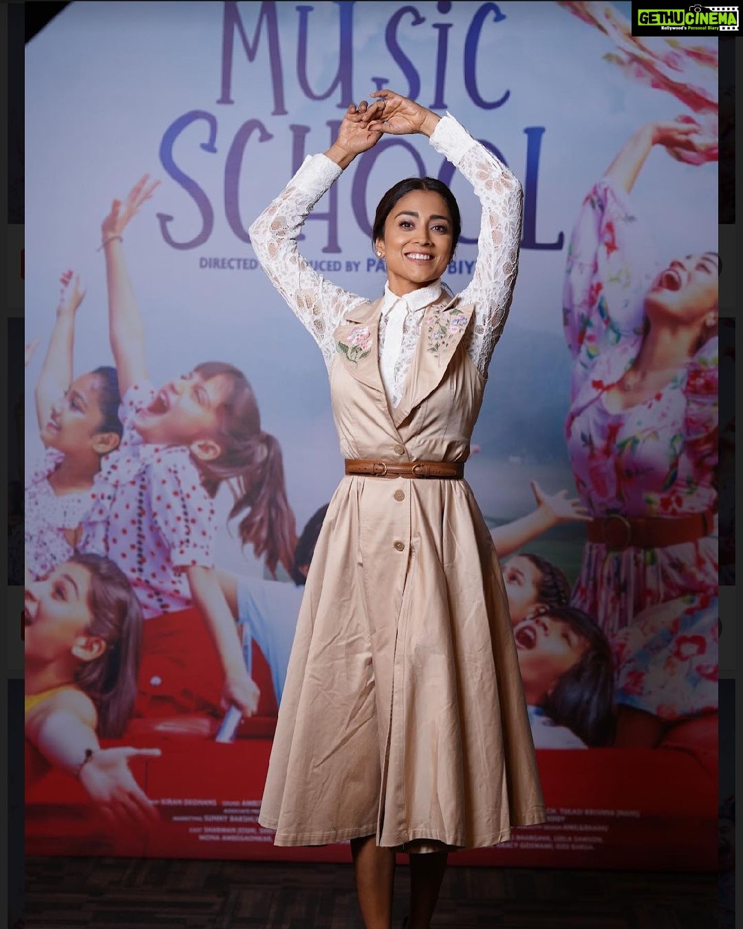 Shriya Saran Instagram - Thank you @archanaraolabel for this beautiful outfit for music school promotion . Make up @makeupbymahendra7 Hair @yogitasheth96