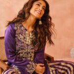 Shriya Saran Instagram – 𝗠𝗼𝗱𝗲𝗿𝗻 𝗠𝘂𝗴𝗵𝗮𝗹𝘀 | 𝙏𝙝𝙚 𝙋𝙎 𝙄𝙘𝙤𝙣 𝙀𝙙𝙞𝙩𝙞𝙤𝙣 
 “ @shriya_saran1109 𝘪𝘴 𝘰𝘯𝘦 𝘰𝘧 𝘵𝘩𝘦 𝘤𝘰𝘰𝘭𝘦𝘴𝘵 𝘨𝘪𝘳𝘭𝘴 𝘺𝘰𝘶’𝘭𝘭 𝘦𝘷𝘦𝘳 𝘤𝘰𝘮𝘦 𝘢𝘤𝘳𝘰𝘴𝘴 — 𝘴𝘩𝘦 𝘪𝘴 𝘱𝘭𝘢𝘺𝘧𝘶𝘭, 𝘧𝘶𝘯, 𝘪𝘯𝘥𝘪𝘷𝘪𝘥𝘶𝘢𝘭𝘪𝘴𝘵𝘪𝘤 𝘢𝘯𝘥 𝘸𝘦𝘢𝘳𝘴 𝘩𝘦𝘳 𝘩𝘦𝘢𝘳𝘵 𝘰𝘯 𝘩𝘦𝘳 𝘴𝘭𝘦𝘦𝘷𝘦𝘴. 𝘚𝘩𝘦 𝘴𝘸𝘦𝘢𝘳𝘴 𝘣𝘺 𝘗𝘚 𝘧𝘰𝘳 𝘩𝘦𝘳 𝘰𝘧𝘧-𝘥𝘶𝘵𝘺 𝘴𝘵𝘺𝘭𝘦. 𝘏𝘦𝘳 𝘱𝘦𝘳𝘴𝘰𝘯𝘢𝘭 𝘴𝘵𝘺𝘭𝘦 𝘪𝘴 𝘷𝘦𝘳𝘺 𝘮𝘰𝘥𝘦𝘳𝘯, 𝘢𝘯𝘥 𝘵𝘩𝘢𝘵’𝘴 𝘸𝘩𝘢𝘵 𝘸𝘦’𝘷𝘦 𝘵𝘳𝘪𝘦𝘥 𝘵𝘰 𝘤𝘢𝘱𝘵𝘶𝘳𝘦 𝘸𝘪𝘵𝘩 𝘵𝘩𝘪𝘴 𝘤𝘢𝘮𝘱𝘢𝘪𝘨𝘯.” — 𝘗𝘢𝘺𝘢𝘭 𝘚𝘪𝘯𝘨𝘩𝘢𝘭

Shriya Saran Purple satin embroidered kurta with georgette banarasi gold stripe salwar and mukaish organza dupatta, from the SS’23 ‘Modern Mughals’ collection.

𝗡𝗢𝗪 𝗔𝗩𝗔𝗜𝗟𝗔𝗕𝗟𝗘 𝗢𝗡𝗟𝗜𝗡𝗘 at www.payalsinghal.com

𝗔𝗻𝗱 𝗮𝘁 𝘁𝗵𝗲 𝗻𝗲𝘄𝗹𝘆 𝗹𝗮𝘂𝗻𝗰𝗵𝗲𝗱 𝗞𝗮𝗹𝗮 𝗚𝗵𝗼𝗱𝗮 𝗦𝘁𝗼𝗿𝗲:
Payal Singhal, Ground Floor, Bhogilal Hargovindas Bldg, 18/20, K Dubash Marg, Kala Ghoda, Fort, Mumbai, 400018

For shopping assistance:
Email: cs@payalsinghal.com
Call/WhatsApp: +91 9321578764

Jewellery @tyaanijewellery 
Shot by @porus.vimadalal
Styled by @prayag.menon
HMU by @inherchair 

#PSatKG #PSFullCircle #NewCollection #StoreLaunch #ModernMughals #PSIcons #MuseMagic #NewLaunch #PSBride #PSGirlsAroundTheWorld #FittedLehenga #Indowestern #Royal #PurpleLove #ShriyaSaran