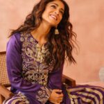 Shriya Saran Instagram - 𝗠𝗼𝗱𝗲𝗿𝗻 𝗠𝘂𝗴𝗵𝗮𝗹𝘀 | 𝙏𝙝𝙚 𝙋𝙎 𝙄𝙘𝙤𝙣 𝙀𝙙𝙞𝙩𝙞𝙤𝙣 “ @shriya_saran1109 𝘪𝘴 𝘰𝘯𝘦 𝘰𝘧 𝘵𝘩𝘦 𝘤𝘰𝘰𝘭𝘦𝘴𝘵 𝘨𝘪𝘳𝘭𝘴 𝘺𝘰𝘶’𝘭𝘭 𝘦𝘷𝘦𝘳 𝘤𝘰𝘮𝘦 𝘢𝘤𝘳𝘰𝘴𝘴 — 𝘴𝘩𝘦 𝘪𝘴 𝘱𝘭𝘢𝘺𝘧𝘶𝘭, 𝘧𝘶𝘯, 𝘪𝘯𝘥𝘪𝘷𝘪𝘥𝘶𝘢𝘭𝘪𝘴𝘵𝘪𝘤 𝘢𝘯𝘥 𝘸𝘦𝘢𝘳𝘴 𝘩𝘦𝘳 𝘩𝘦𝘢𝘳𝘵 𝘰𝘯 𝘩𝘦𝘳 𝘴𝘭𝘦𝘦𝘷𝘦𝘴. 𝘚𝘩𝘦 𝘴𝘸𝘦𝘢𝘳𝘴 𝘣𝘺 𝘗𝘚 𝘧𝘰𝘳 𝘩𝘦𝘳 𝘰𝘧𝘧-𝘥𝘶𝘵𝘺 𝘴𝘵𝘺𝘭𝘦. 𝘏𝘦𝘳 𝘱𝘦𝘳𝘴𝘰𝘯𝘢𝘭 𝘴𝘵𝘺𝘭𝘦 𝘪𝘴 𝘷𝘦𝘳𝘺 𝘮𝘰𝘥𝘦𝘳𝘯, 𝘢𝘯𝘥 𝘵𝘩𝘢𝘵’𝘴 𝘸𝘩𝘢𝘵 𝘸𝘦’𝘷𝘦 𝘵𝘳𝘪𝘦𝘥 𝘵𝘰 𝘤𝘢𝘱𝘵𝘶𝘳𝘦 𝘸𝘪𝘵𝘩 𝘵𝘩𝘪𝘴 𝘤𝘢𝘮𝘱𝘢𝘪𝘨𝘯.” — 𝘗𝘢𝘺𝘢𝘭 𝘚𝘪𝘯𝘨𝘩𝘢𝘭 Shriya Saran Purple satin embroidered kurta with georgette banarasi gold stripe salwar and mukaish organza dupatta, from the SS’23 ‘Modern Mughals’ collection. 𝗡𝗢𝗪 𝗔𝗩𝗔𝗜𝗟𝗔𝗕𝗟𝗘 𝗢𝗡𝗟𝗜𝗡𝗘 at www.payalsinghal.com 𝗔𝗻𝗱 𝗮𝘁 𝘁𝗵𝗲 𝗻𝗲𝘄𝗹𝘆 𝗹𝗮𝘂𝗻𝗰𝗵𝗲𝗱 𝗞𝗮𝗹𝗮 𝗚𝗵𝗼𝗱𝗮 𝗦𝘁𝗼𝗿𝗲: Payal Singhal, Ground Floor, Bhogilal Hargovindas Bldg, 18/20, K Dubash Marg, Kala Ghoda, Fort, Mumbai, 400018 For shopping assistance: Email: cs@payalsinghal.com Call/WhatsApp: +91 9321578764 Jewellery @tyaanijewellery Shot by @porus.vimadalal Styled by @prayag.menon HMU by @inherchair #PSatKG #PSFullCircle #NewCollection #StoreLaunch #ModernMughals #PSIcons #MuseMagic #NewLaunch #PSBride #PSGirlsAroundTheWorld #FittedLehenga #Indowestern #Royal #PurpleLove #ShriyaSaran