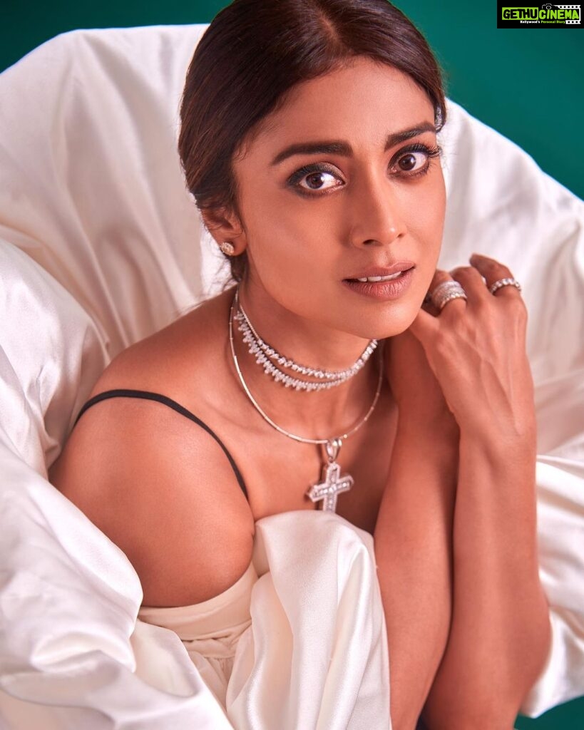 Shriya Saran Instagram - Outfit: @markbumgarner love Thai outfit . It’s fab Jewellery: @karishma.joolry Styled by: @sukritigrover this one is absolutely sexy Styling Team: @simrankumar19 @vanigupta.23 Photographer @akshay_26 Thank you for these amazing pictures . Love how you have captured the moment . Make up @sakpalnilesh267 Thank you ❤️ Hair @yogitasheth96 ❤️