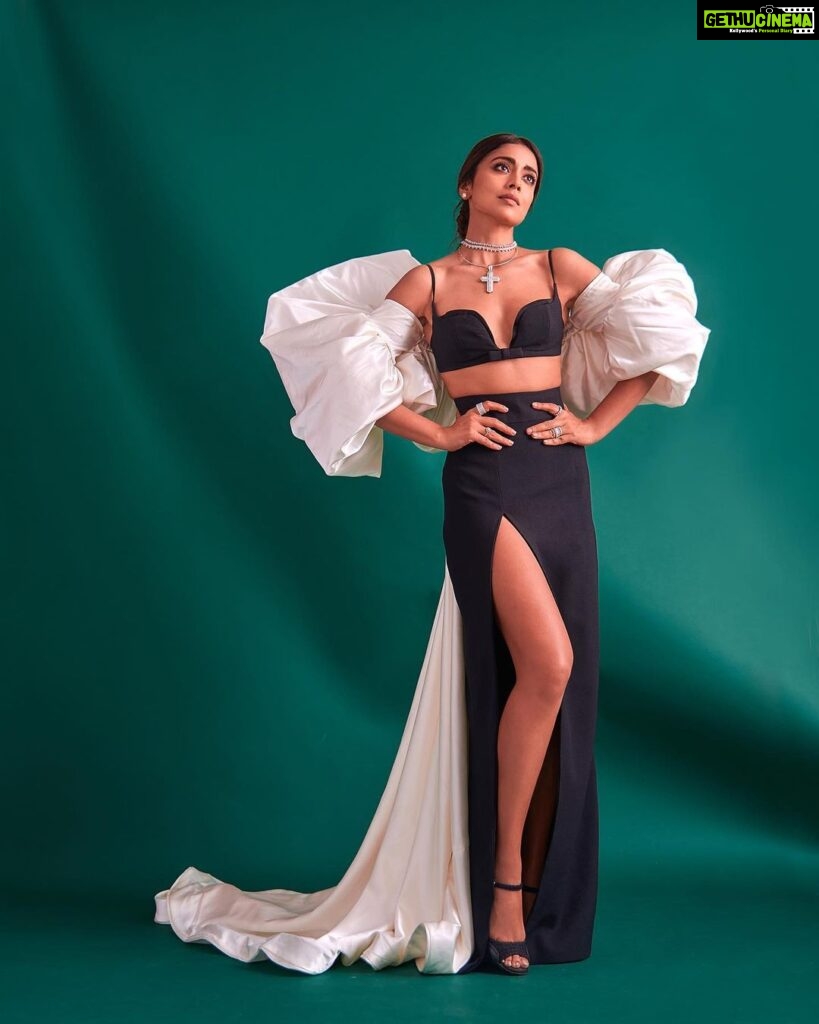 Shriya Saran Instagram - Outfit: @markbumgarner love Thai outfit . It’s fab Jewellery: @karishma.joolry Styled by: @sukritigrover this one is absolutely sexy Styling Team: @simrankumar19 @vanigupta.23 Photographer @akshay_26 Thank you for these amazing pictures . Love how you have captured the moment . Make up @sakpalnilesh267 Thank you ❤️ Hair @yogitasheth96 ❤️