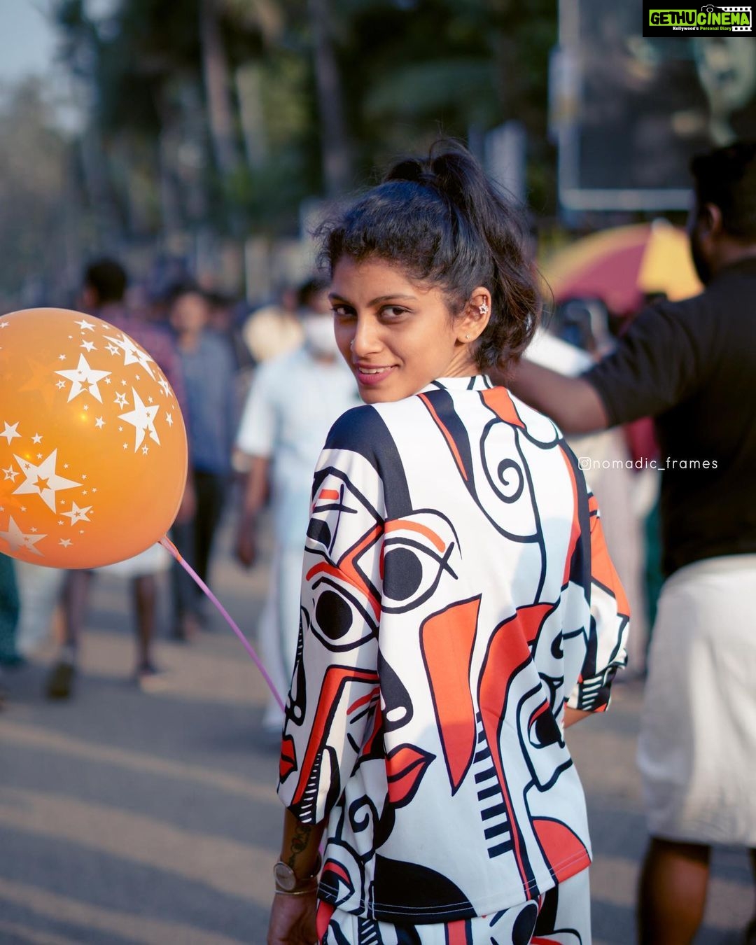 Shruthi Rajanikanth Instagram - Let me smile more myself cuz no one is making me 😍❤️. 📷 @nomadic_frames