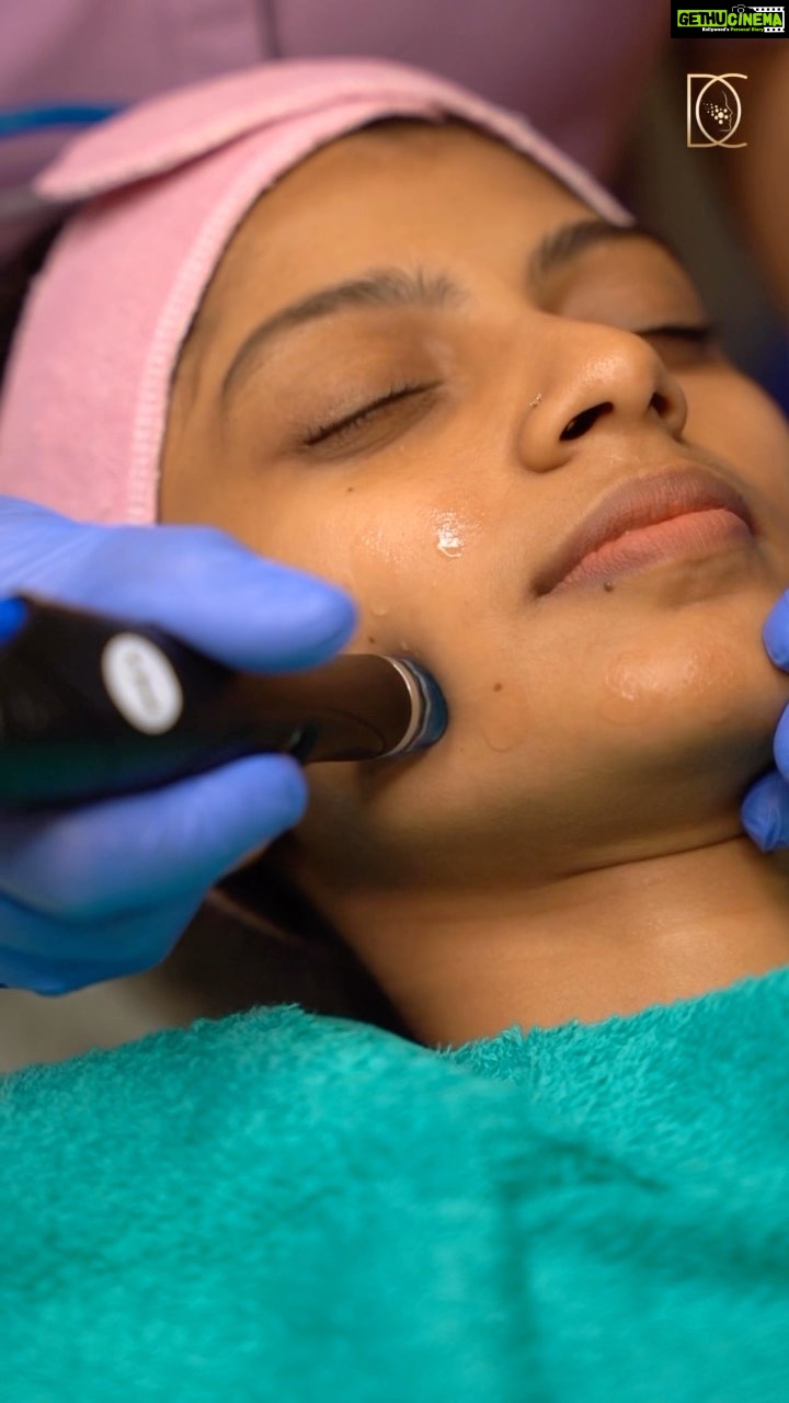 Shruthi Rajanikanth Instagram - Ever looked in the mirror and thought your skin needed a detox? This is your sign to unlock glowing and healthy skin with our Hydra Facial! *The rejuvenating serums and infusions used here help nourish and protect the skin. *Rich in antioxidants, these serums help reduce the damage caused by sun exposure and heat. *It also restores cells for hydrated and healthy skin. *This luxurious treatment gently but thoroughly removes dead skin cells, dirt, and excess oil. *Deep cleansing allows your skin to fully absorb serums and other skincare products for a healthy complexion. Book an appointment and experience skin you’d love to feel! ☎️95261 94000 📍5th Floor, Imperial Amity, Chalikkavattom. #dermacraftvytilla #hydrafacial #chemicalpeel #Co2laser #botox #prp #clearskin #skincare #skincareroutine #skin #skincaretips #skincareproducts #skinhealth #skingoals #skincarenatural #skinrejuvination #skintreatment #skintherapist #dermatology #sensitiveskin #skincareblogger #oilyskin