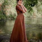 Shruthi Rajanikanth Instagram - Like a dry leaf beautifully abandoned 🍂🍂 📸 @amalrajsby mua @stylishladies_saloon_and_spa costume @alank_ritaboutique